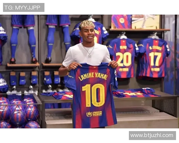 史上飞得最远的足球明星背后的传奇故事与成就揭秘