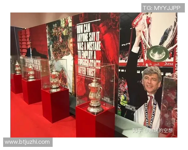 足球明星豪华版揭秘：他们的奢华生活与球场背后的故事